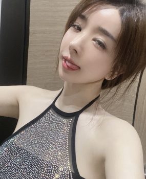 【永久专享】秀人网【雨儿酱】高价千元自购稀缺珍藏佳品，极品大奶清晰揉奶定制，性感女神