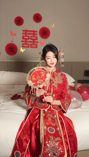 抖娘利世 伴郎团轮新娘 7分31秒 完整版 [55P+2V/1.2G]